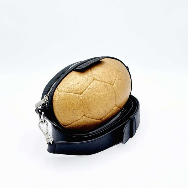 BallToBag Crossbody C004 - Bandolera riñonera hecha a mano con un balón de fútbol